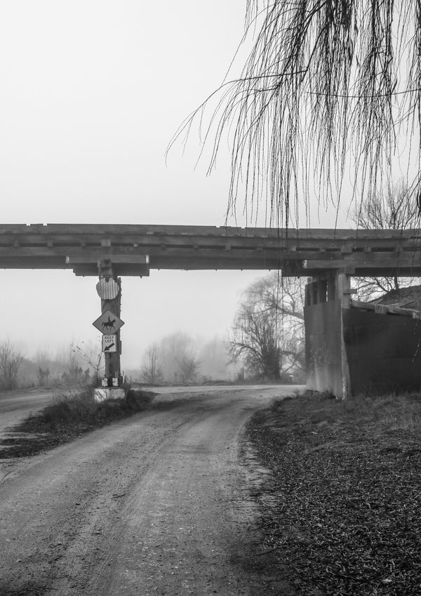 foggy railway bridge 1 - b&w - 2019